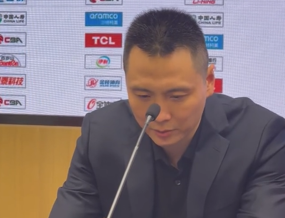 输深圳发布会！卢伟解析不上白边与末节体能问题，两度揽责背锅